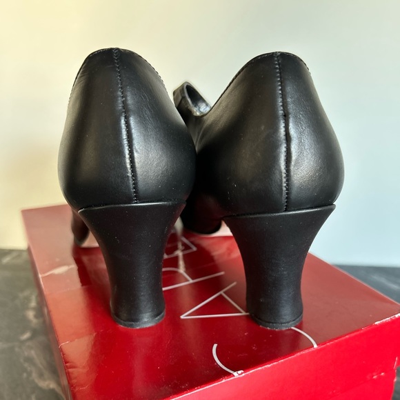Capezio Women’s Black Heel - Picture 6 of 16